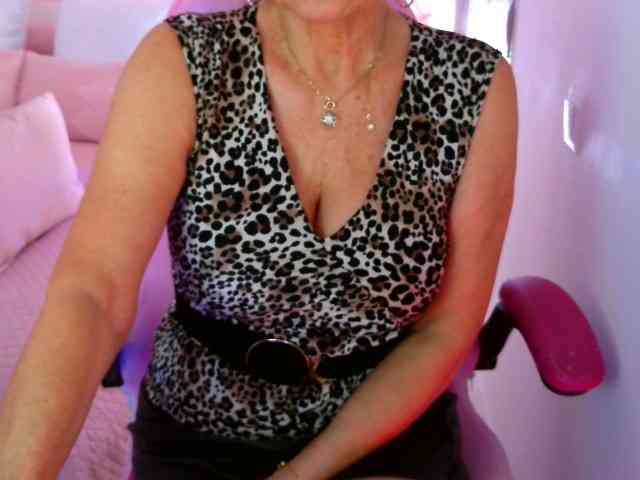 NinaNoblesse webcam