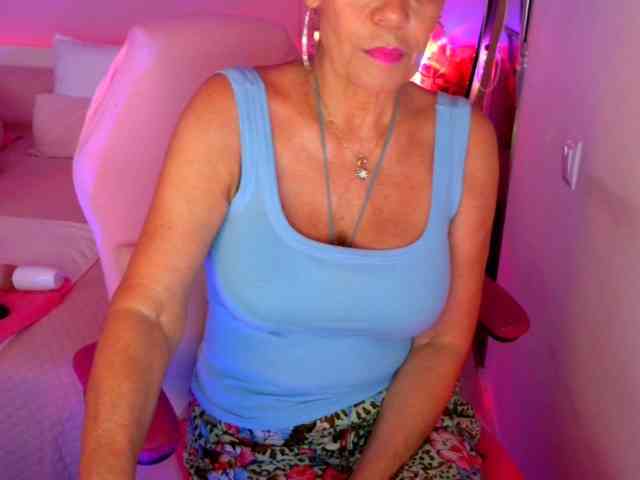 NinaNoblesse webcam