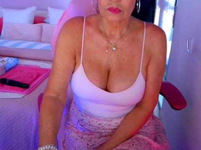 NinaNoblesse webcam