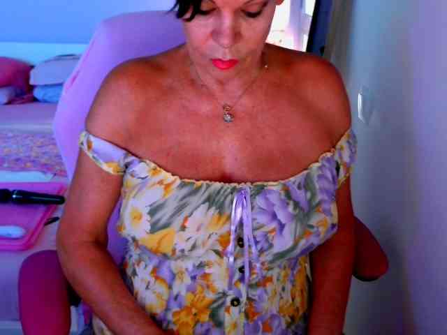 Model: ReineEtincelente