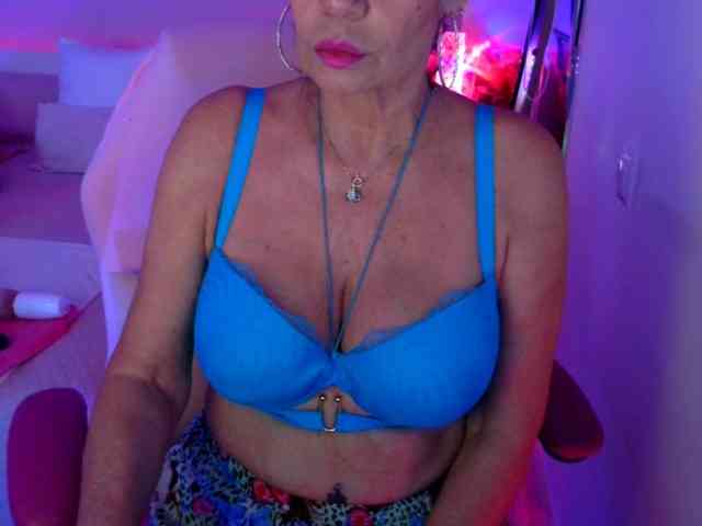 NinaNoblesse webcam