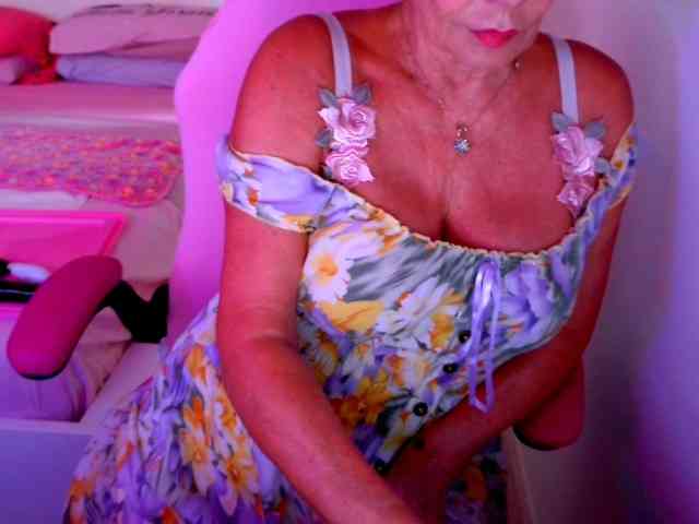 Model: ReineEtincelente