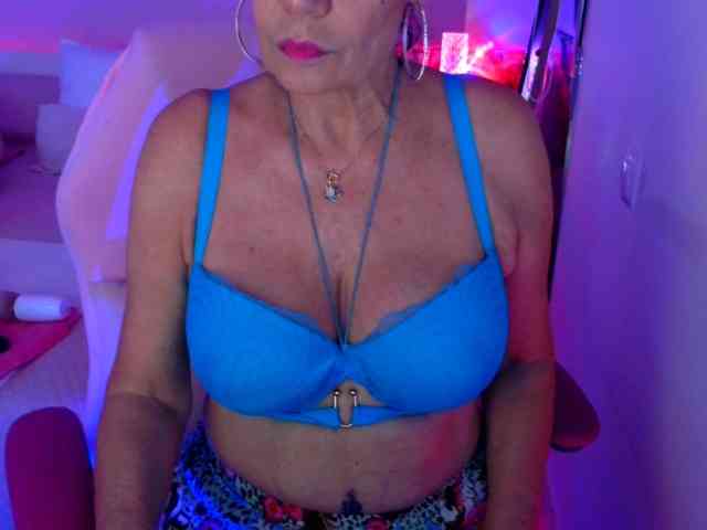 NinaNoblesse webcam
