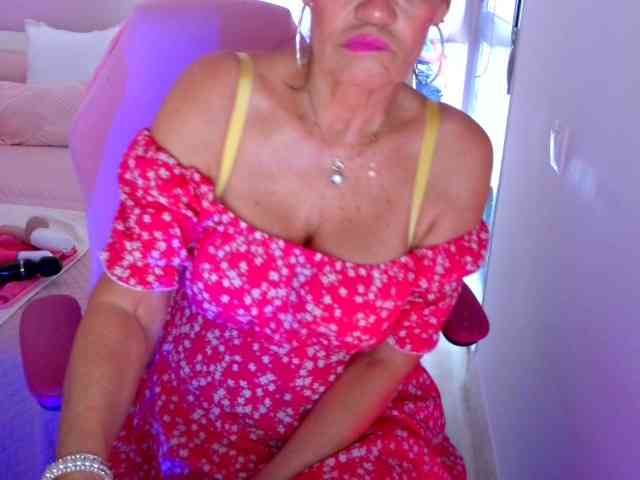 NinaNoblesse webcam