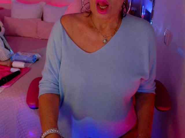 NinaNoblesse webcam