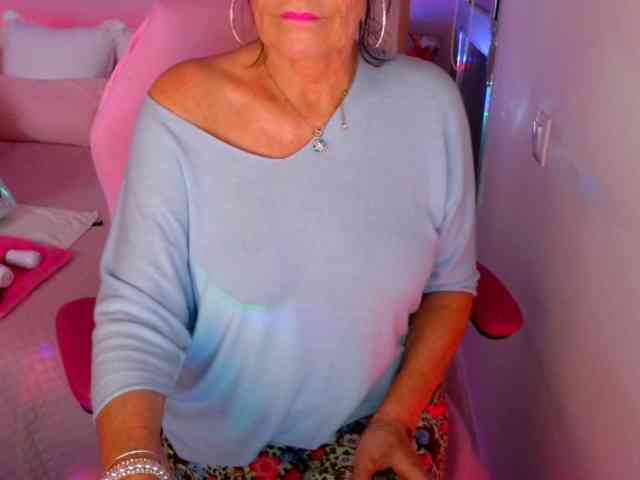 NinaNoblesse webcam
