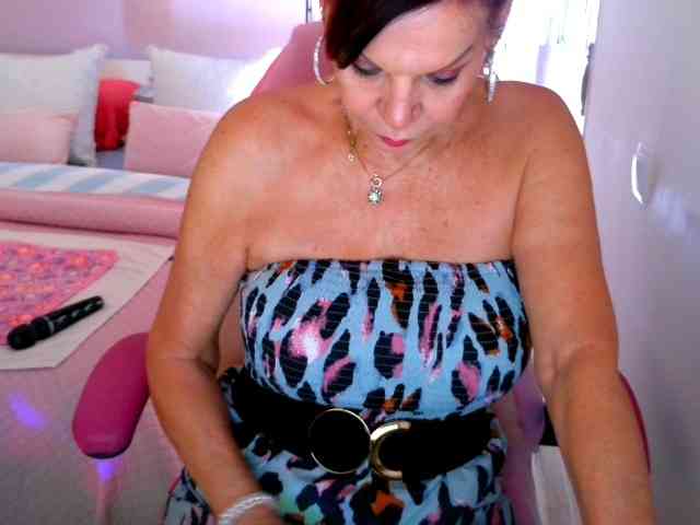 NinaNoblesse webcam