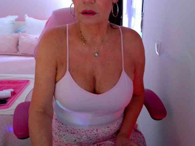 Model: NinaNoblesse
