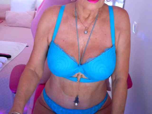 NinaNoblesse webcam
