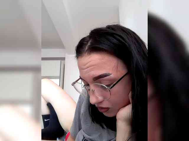 Bu model şu anda canlı. Gabriela2001-1