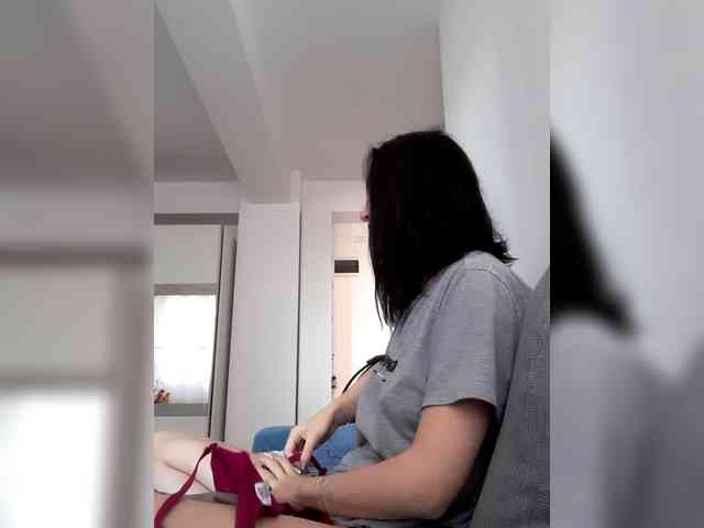 โมเดลนี้กำลังถ่ายทอดสดอยู่. Gabriela2001-1