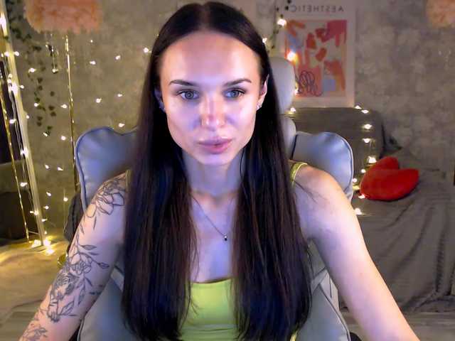 NicoleMerz live cam