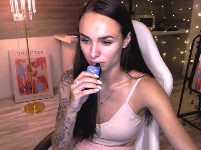 NicoleMerz live cam on BongaCams