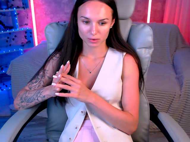 NicoleMerz live cam on BongaCams