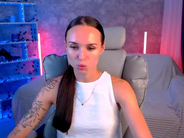NicoleMerz live webcam show