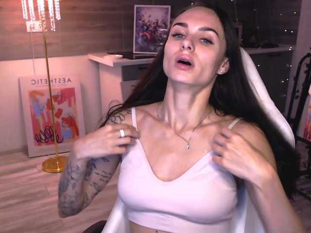 NicoleMerz live cam on BongaCams