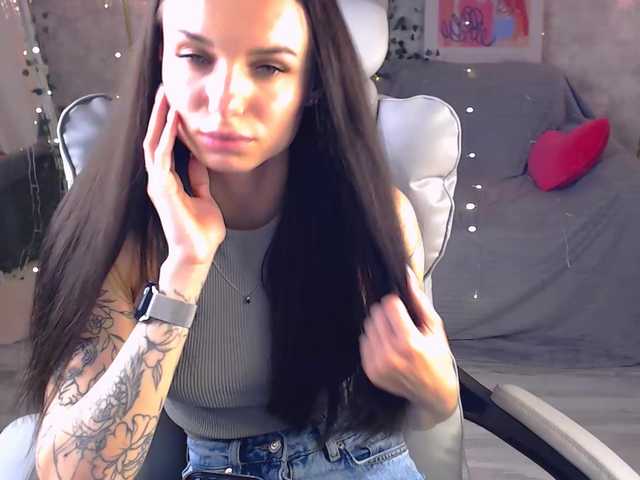 NicoleMerz webcam