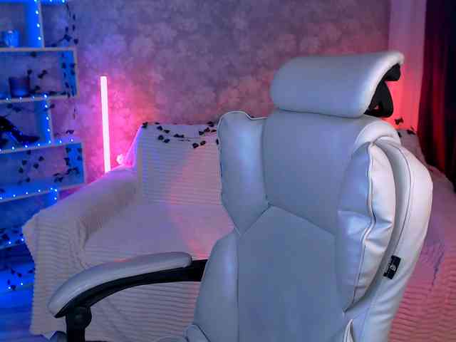 NicoleMerz webcam