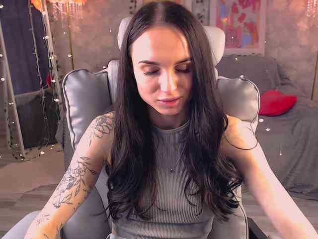 NicoleMerz webcam