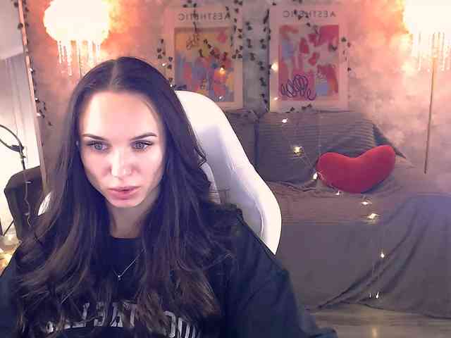 NicoleMerz webcam