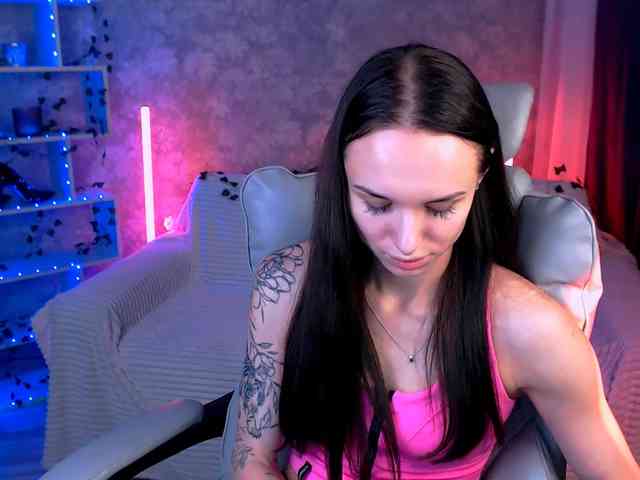 NicoleMerz webcam