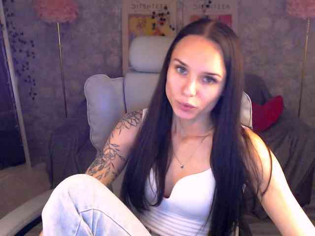 NicoleMerz webcam