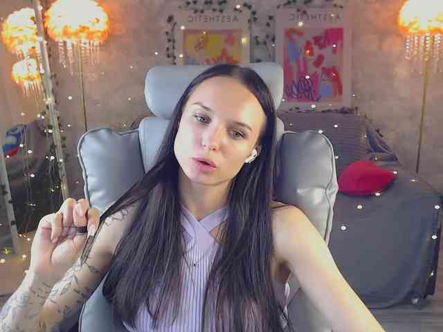 NicoleMerz webcam