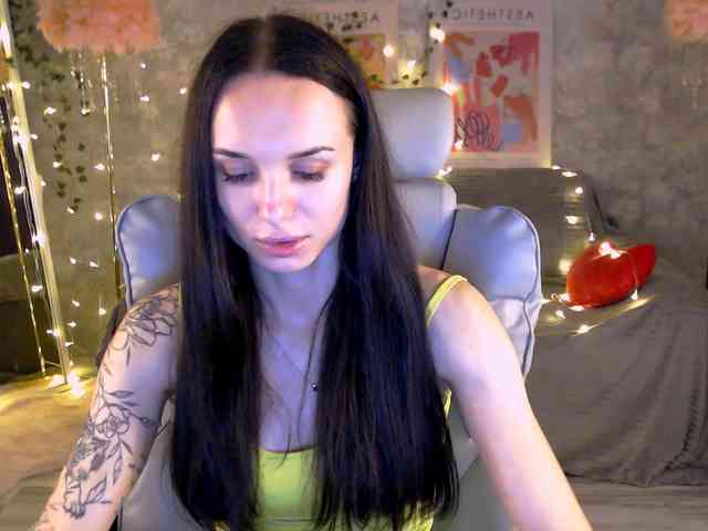 NicoleMerz webcam