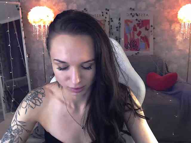 NicoleMerz webcam
