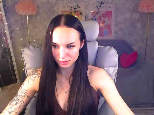 NicoleMerz webcam