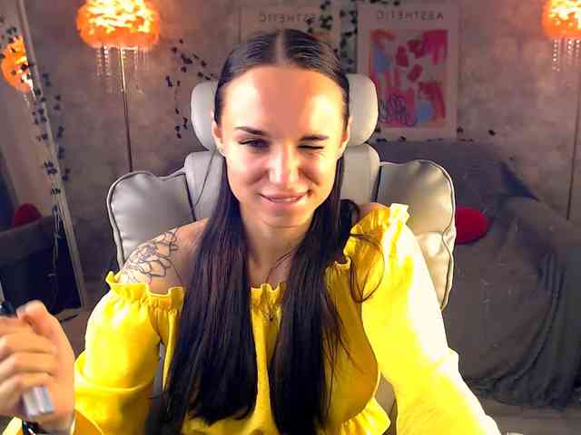 NicoleMerz webcam