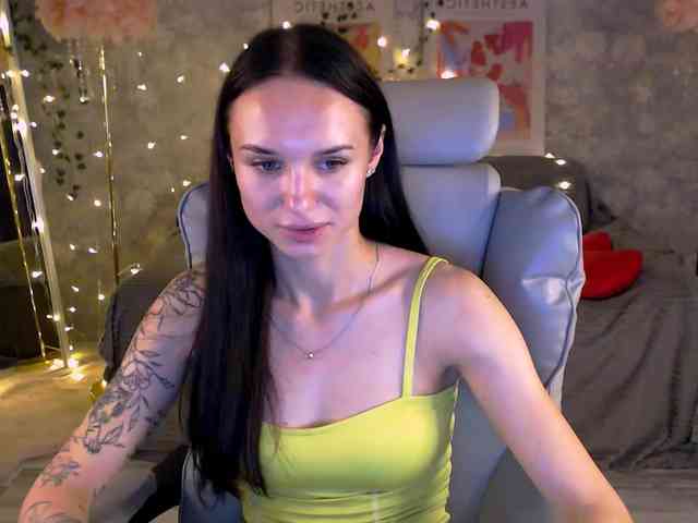 NicoleMerz Sex Cam Show