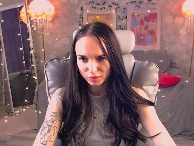 NicoleMerz webcam