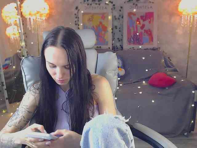 NicoleMerz webcam
