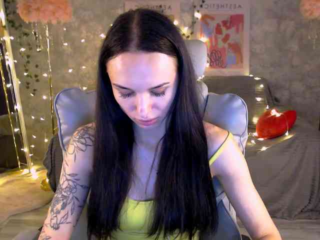 NicoleMerz webcam