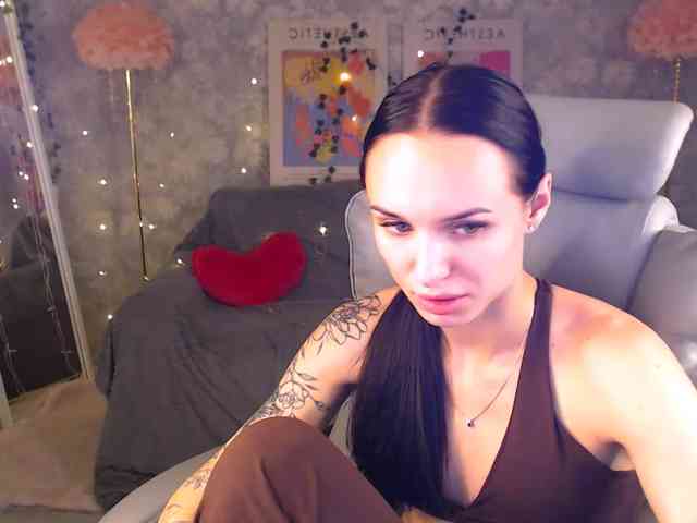 NicoleMerz webcam