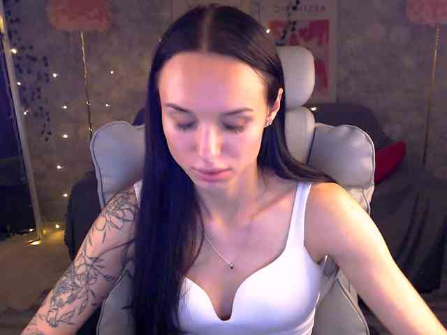 NicoleMerz webcam