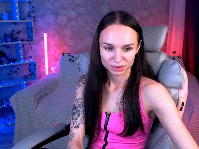 NicoleMerz webcam
