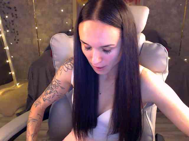 NicoleMerz webcam