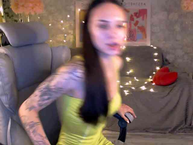 NicoleMerz Sex Cam Show