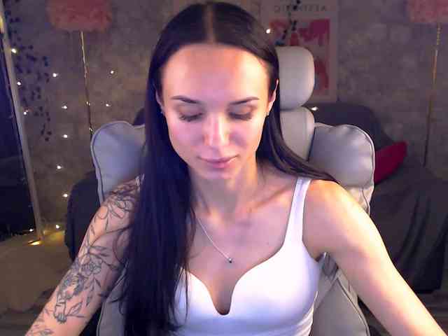 NicoleMerz webcam