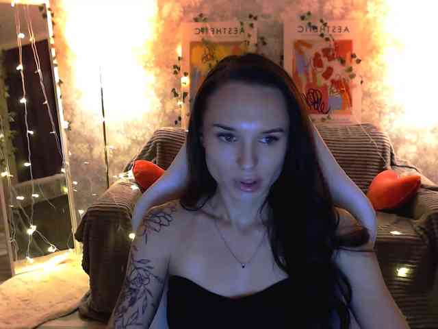 NicoleMerz webcam