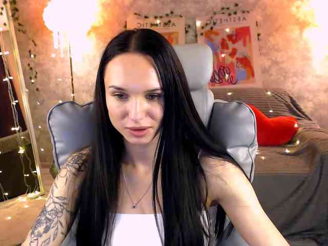 NicoleMerz webcam