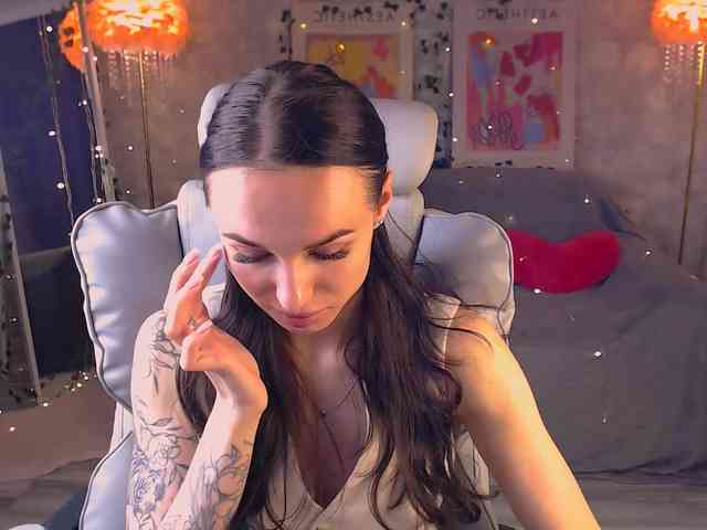 NicoleMerz webcam