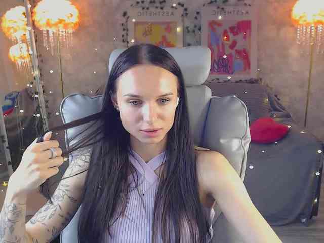 NicoleMerz webcam