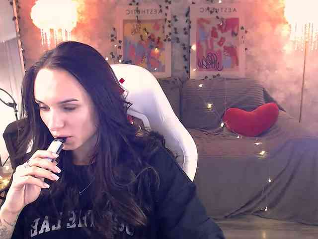NicoleMerz webcam