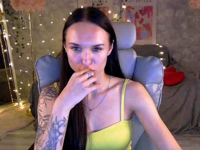 NicoleMerz Sex Cam Show