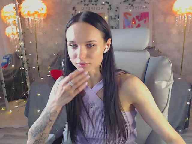 NicoleMerz webcam