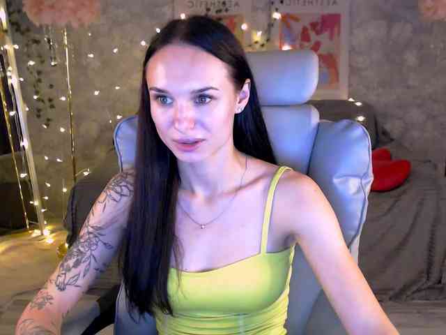 NicoleMerz Sex Cam Show