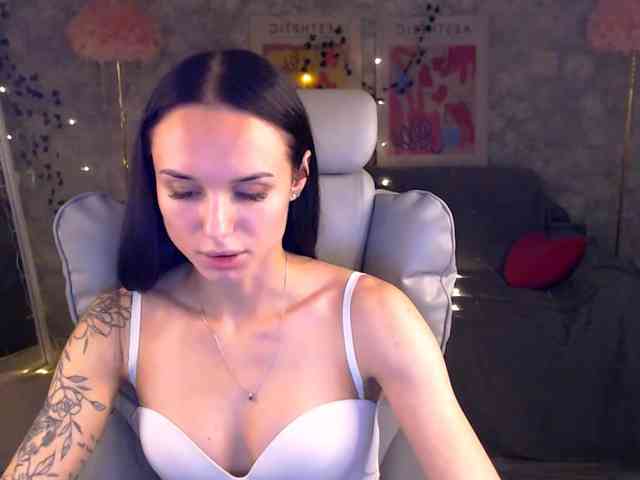 NicoleMerz webcam